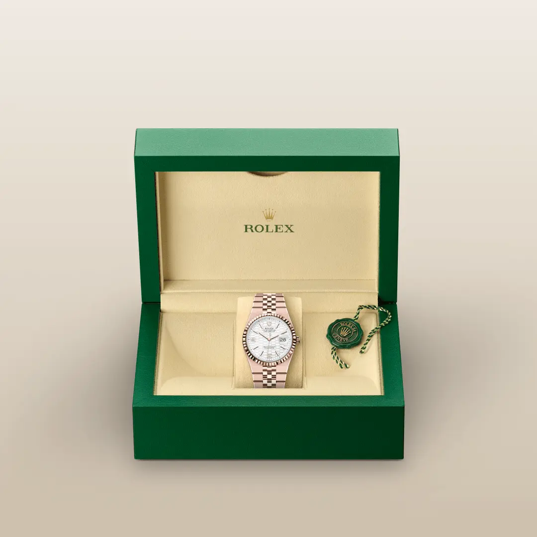 Rolex 
Land-Dweller 36
Oyster, 36 mm, Everose gold
M127235-0001