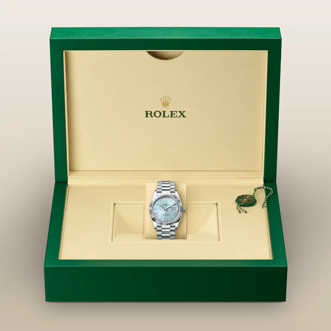 Rolex 
DAY-DATE
Oyster, 36 mm, platinum
M128236-0018