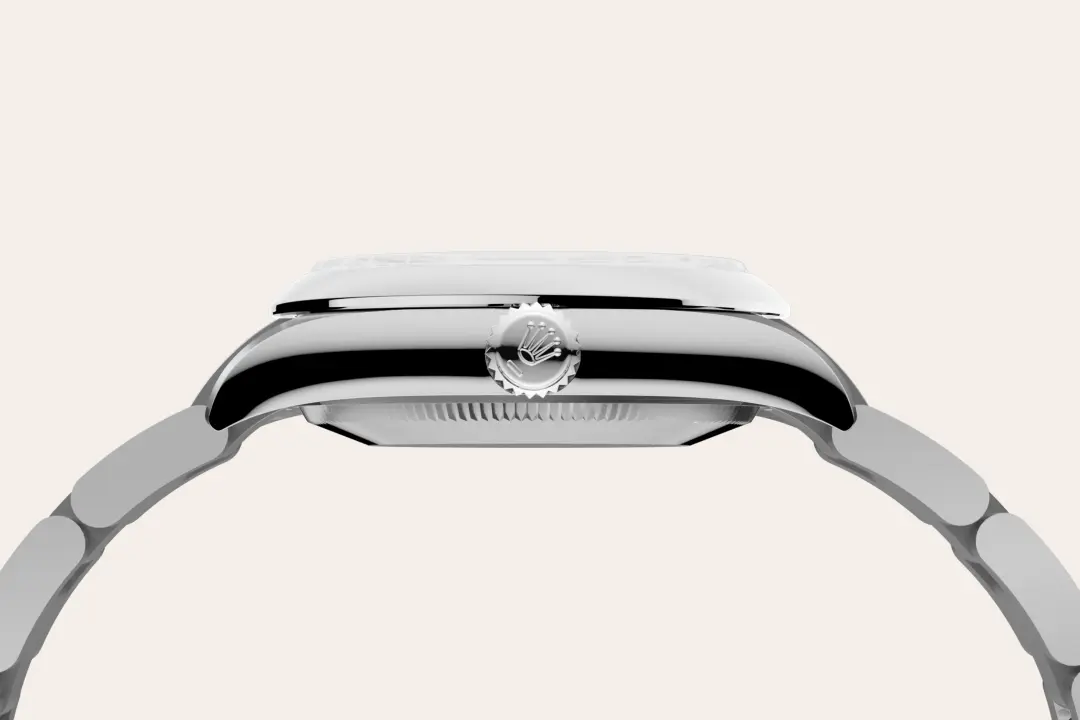 Rolex 
Sky-Dweller
Oyster, 42 mm, yellow gold
M336938-0008