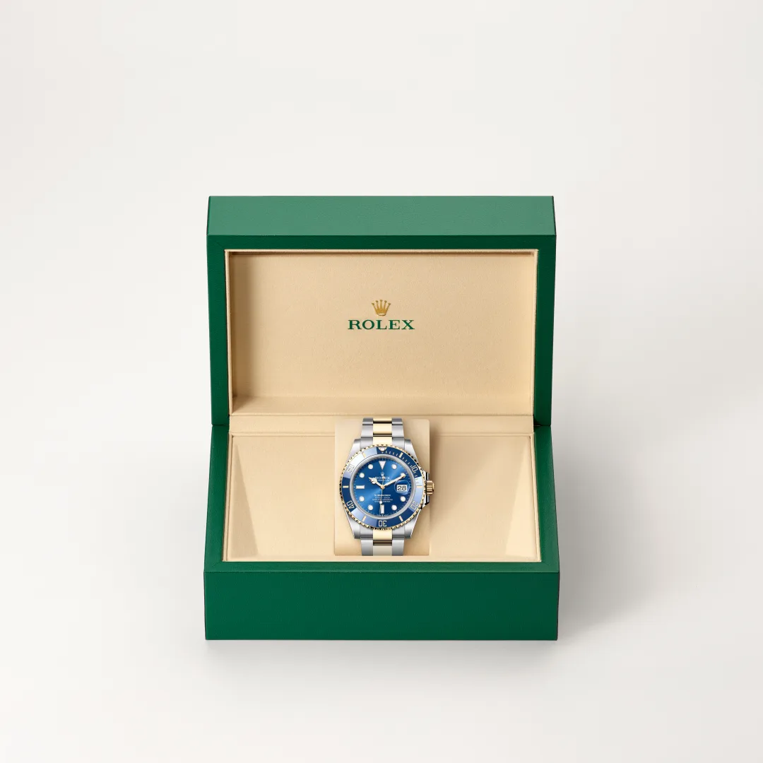 Rolex 
SUBMARINER
Oyster, 41 mm, Oystersteel and yellow gold
M126613LB-0002