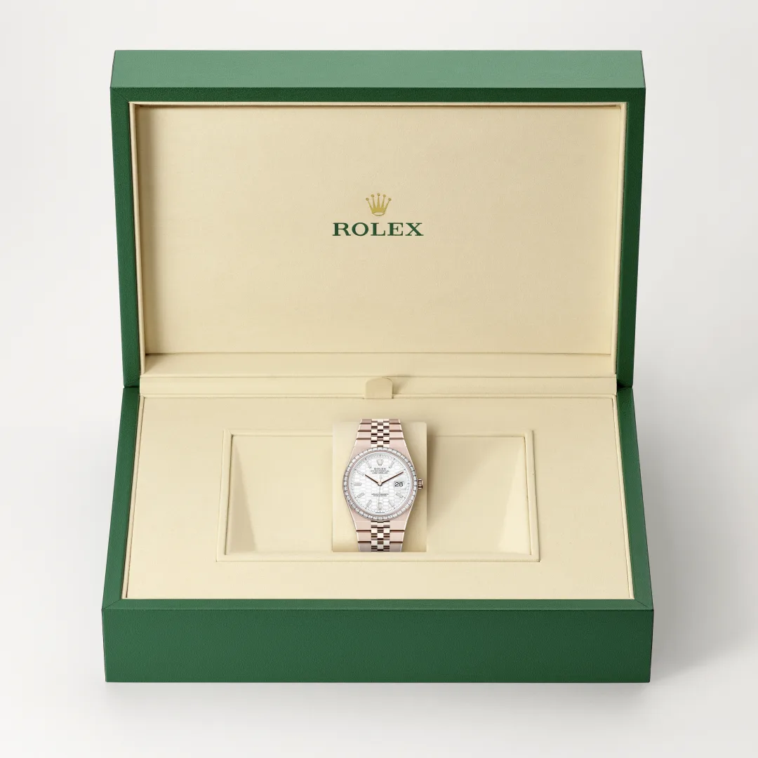 Rolex 
Land-Dweller 36
Oyster, 36 mm, Everose gold and diamonds
M127285TBR-0002