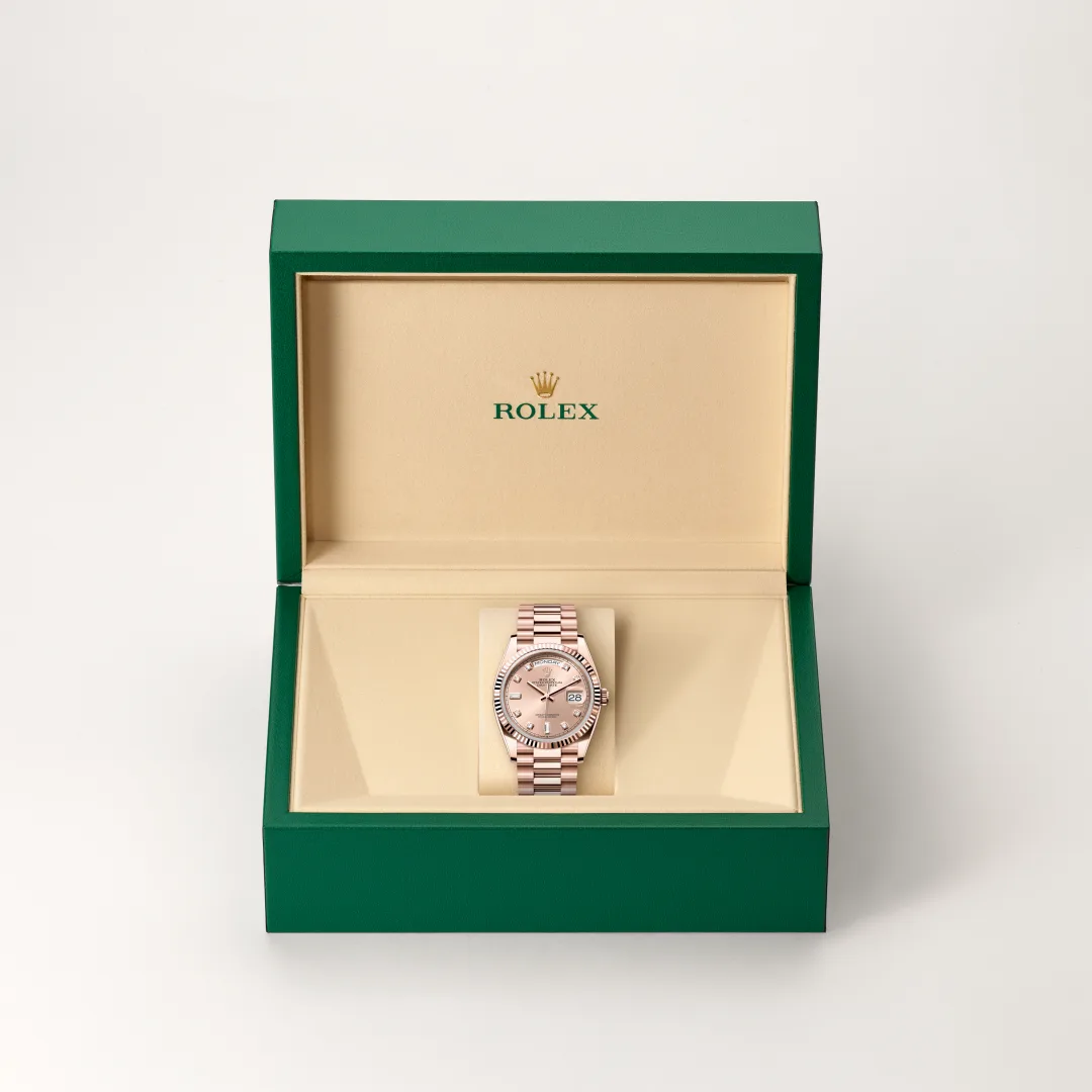 Rolex 
DAY-DATE
Oyster, 36 mm, Everose gold
M128235-0009
